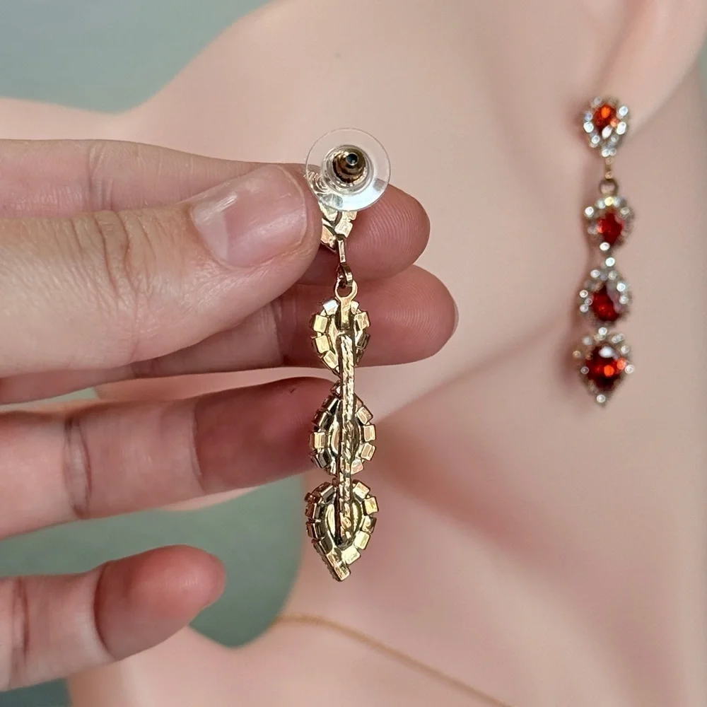 ⚜️ Elegant Gold and Red Drop Earrings